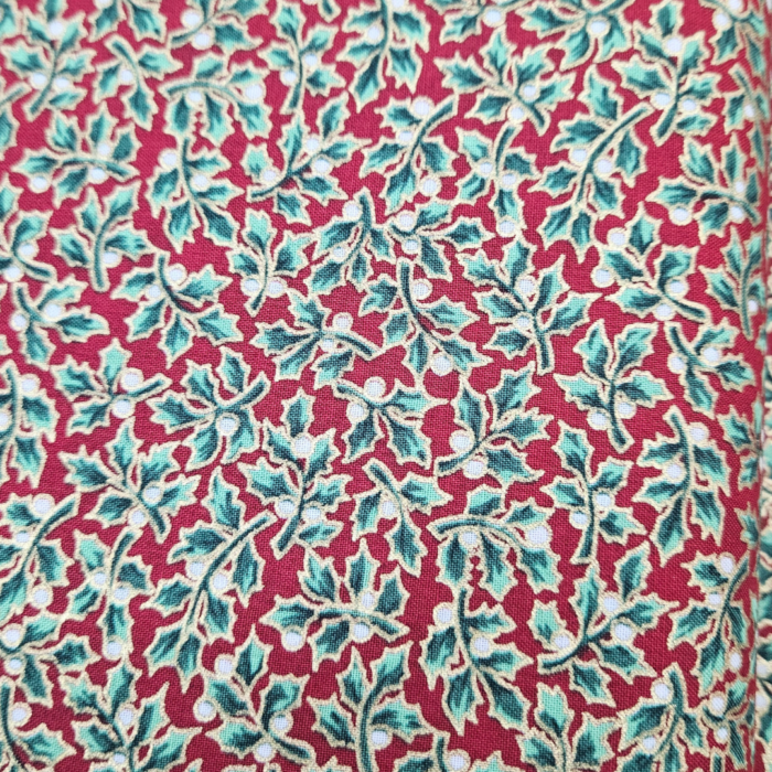 Popelín Navideño con Estampado de Acebo Rojo – 100% Algodón2